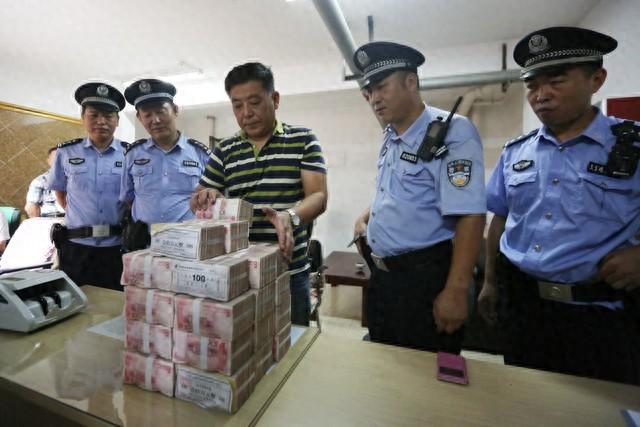 民警著急大吼這是23萬不是23塊