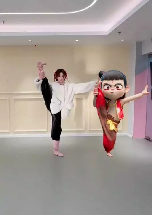 原來(lái)哪吒是愛(ài)穿束腳褲的體育生