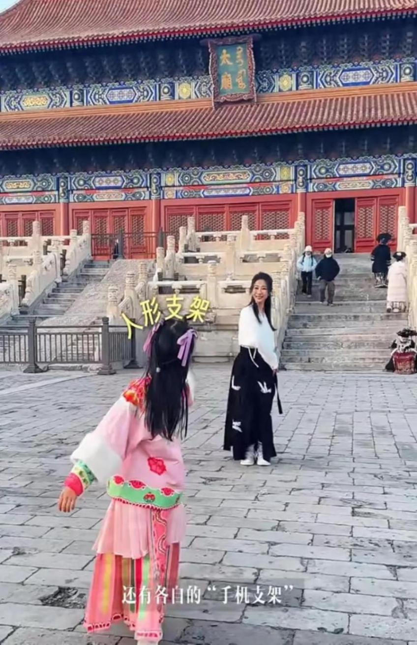 孫紅雷一家北京過年 岳母首露面