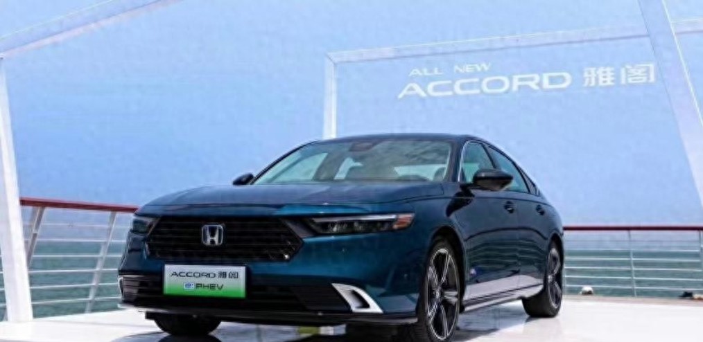 改款雅閣實車,小整容屬于“耐看型”,1.5T配CVT,看價格誠意