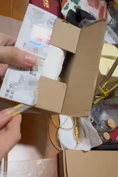 女子網(wǎng)購(gòu)100克黃金收到一卷手紙