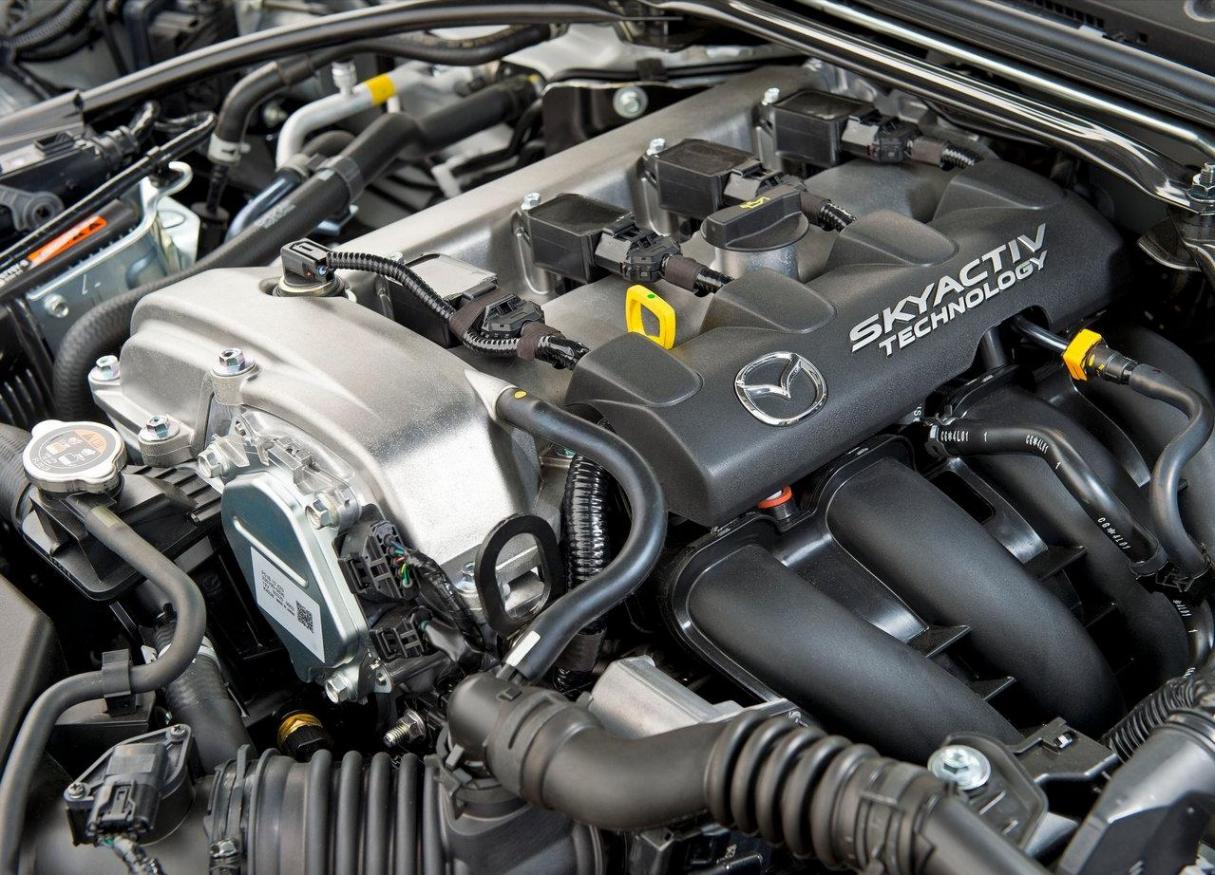 新一代馬自達MX-5采用全新2.5L自然進氣引擎,6MT手動變速箱!