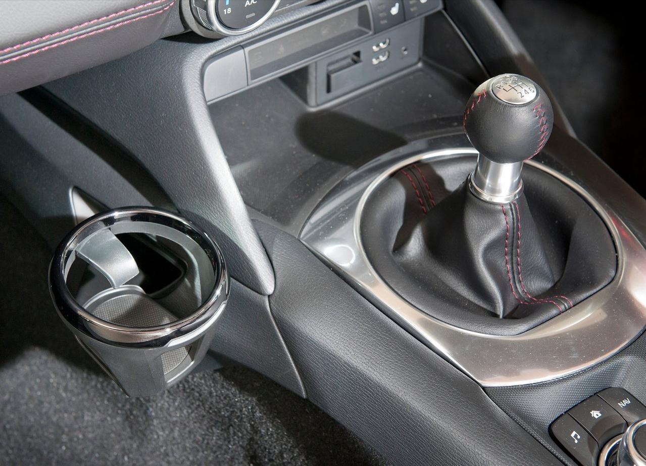 新一代馬自達MX-5采用全新2.5L自然進氣引擎,6MT手動變速箱!