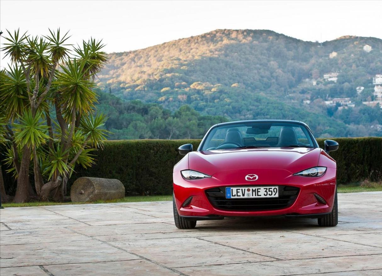 新一代馬自達MX-5采用全新2.5L自然進氣引擎,6MT手動變速箱!