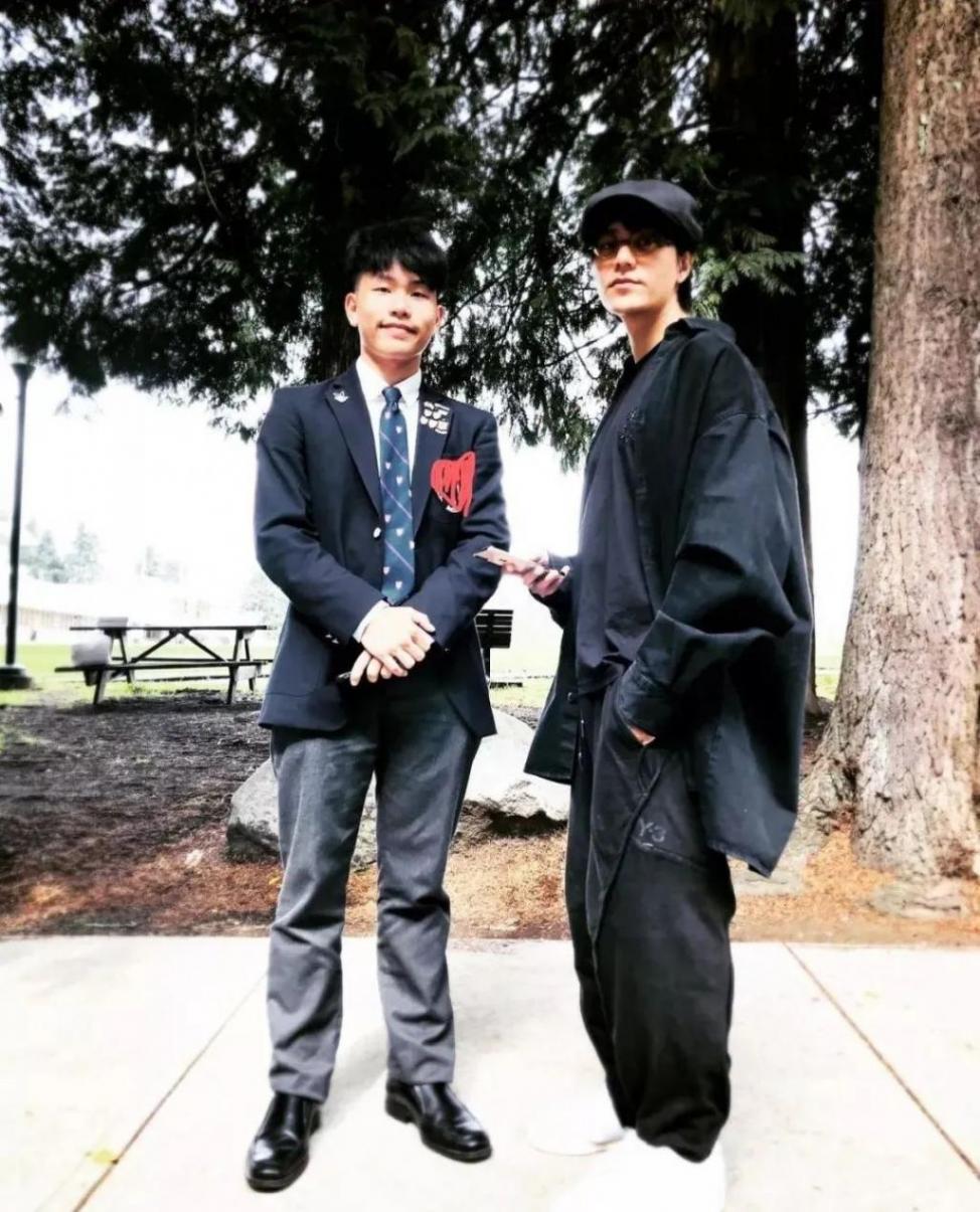 陳坤兒子大學(xué)畢業(yè) 父子倆合照慶祝