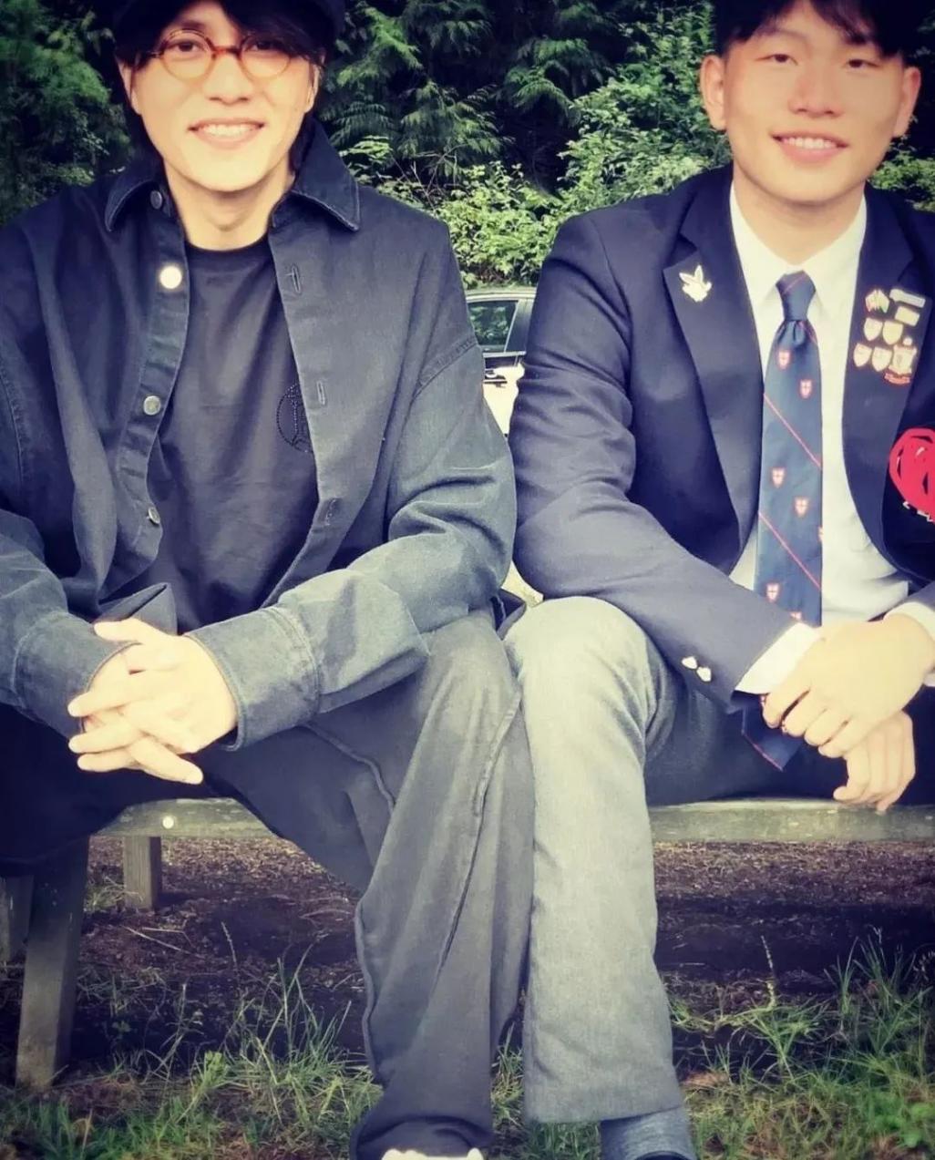 陳坤兒子大學(xué)畢業(yè) 父子倆合照慶祝