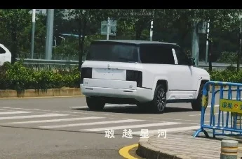 仰望U8L鼎世版螢石白涂裝實(shí)車曝光 7月31日正式預(yù)售